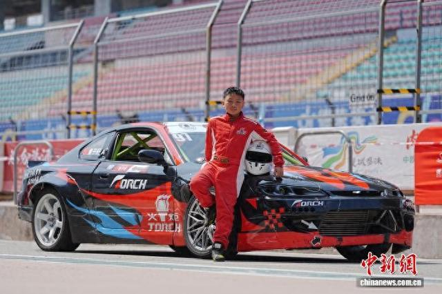 特写：12岁赛车手童子轩和他的4枚金牌