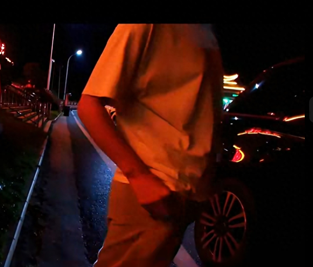 21岁赛车手李某科目一考了好多遍都考不过，无证驾驶被查